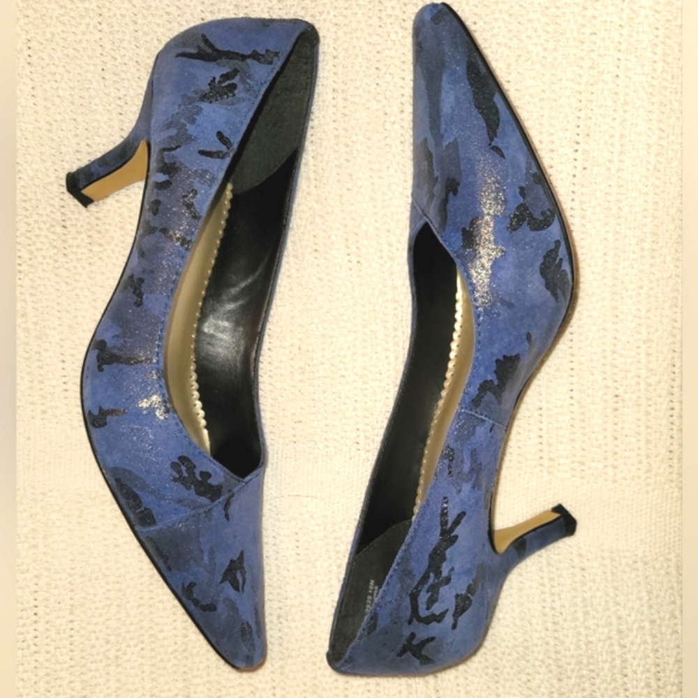 Bella Vita blue and black leather 2 1/2" heels Sz 10N